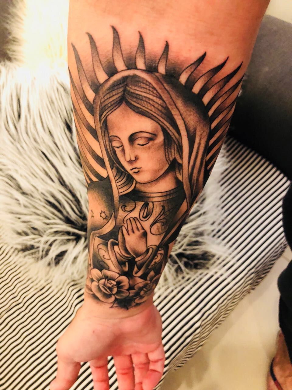 7 Stunning Designs for La Virgen De Guadalupe Tattoos