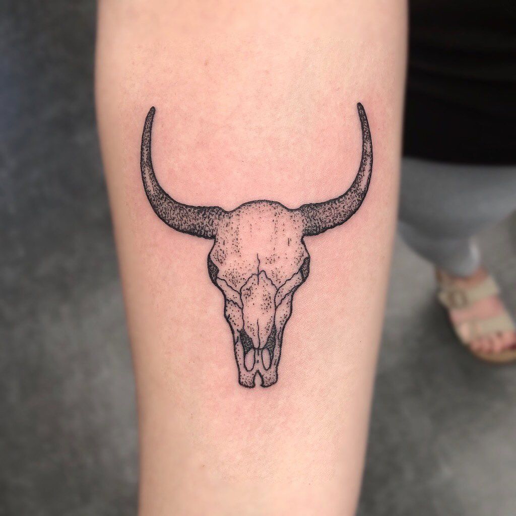 5 Tips for Your Perfect Long Horn Skull Tattoo