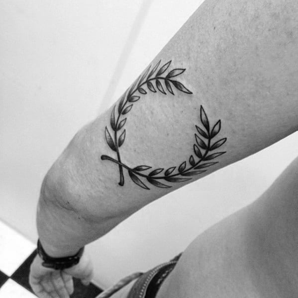 5 Stunning Designs for Masculine Laurel Wreath Neck Tattoos