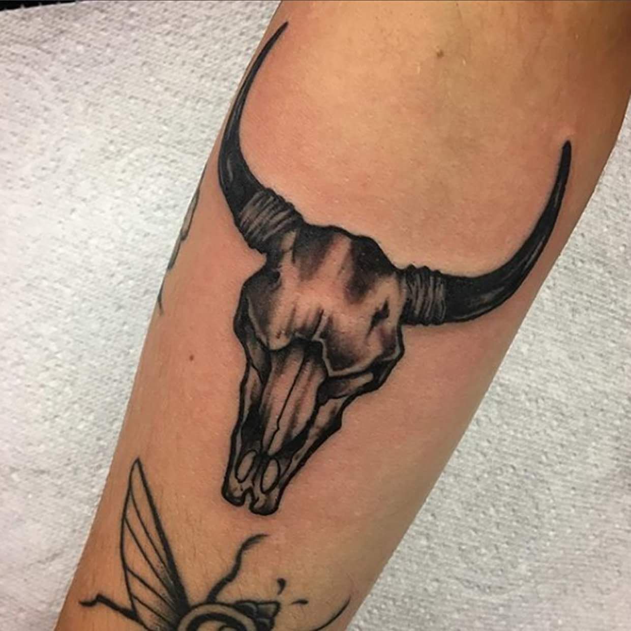 Pin By Elsa Leal On Tattoos Bull Skull Tattoos Cow Skull Tattoos