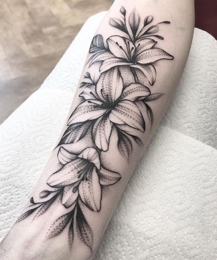 Pin By Jolene Rippey On Tattoos Lily Tattoo Design Lily Flower Tattoos Tiger Lily Tattoos