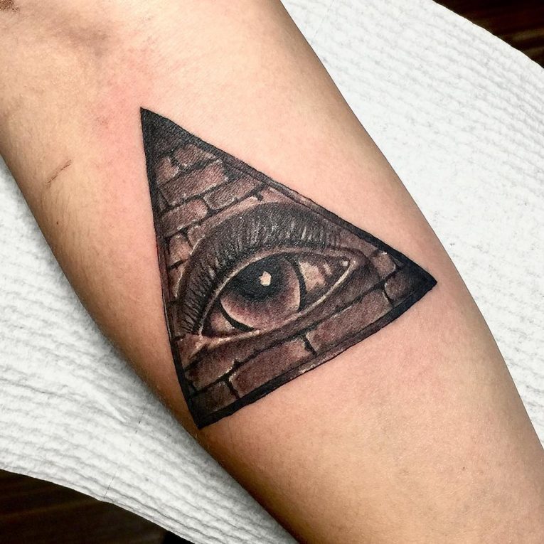 5 Unique Pyramid Eye Tattoo Designs for Inspiration