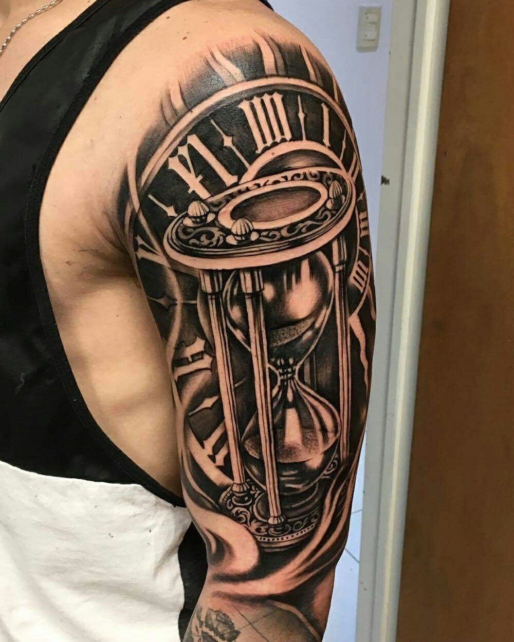 Reloj De Arena Tatuaje: Significado y Diseños Populares