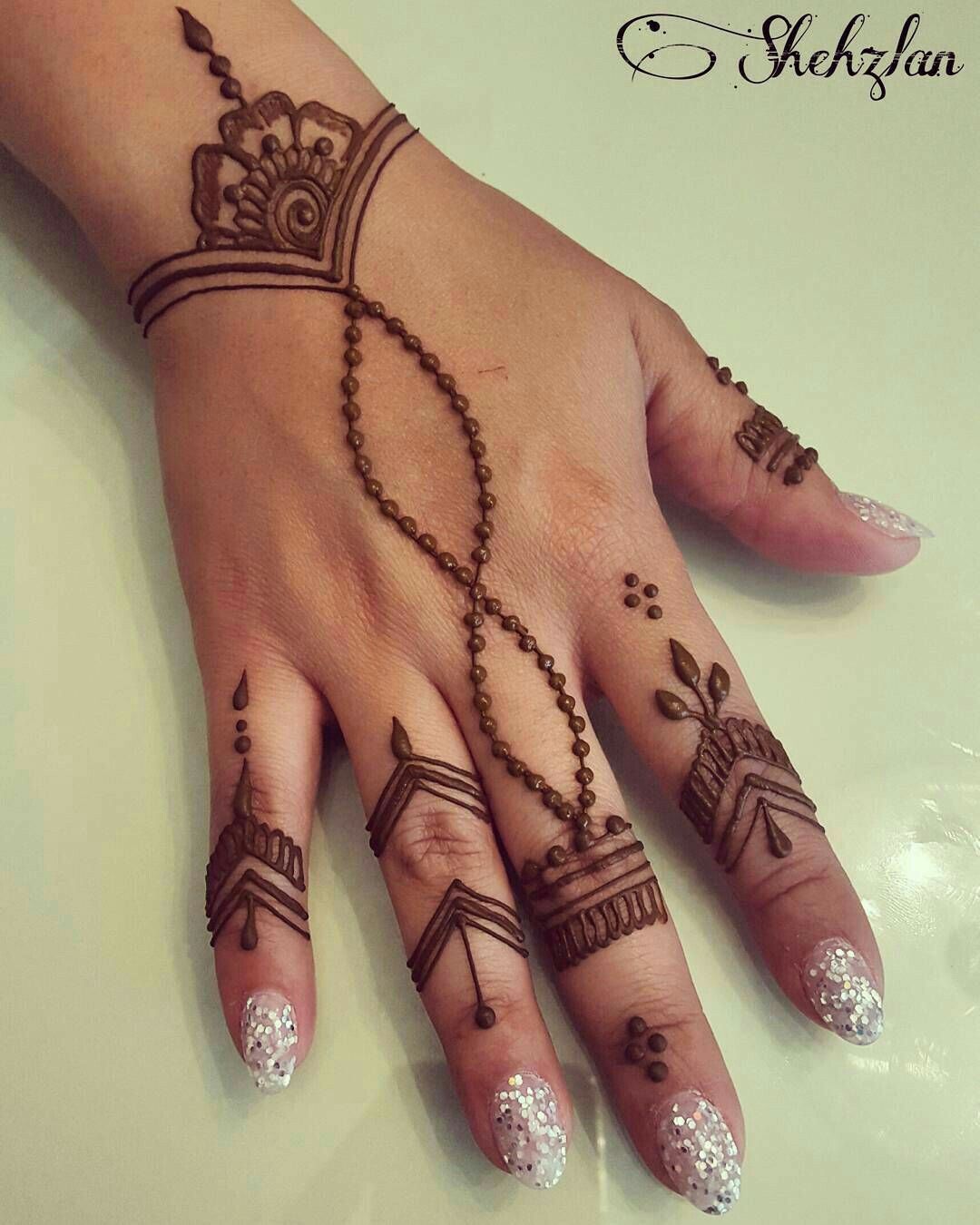 Simple Henna Tattoo On Hand Henn Tatouage Henn Mod Les Tatouages Au Henn