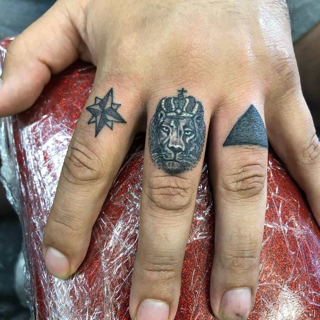 Small Finger Tattoos: Ideas for Men