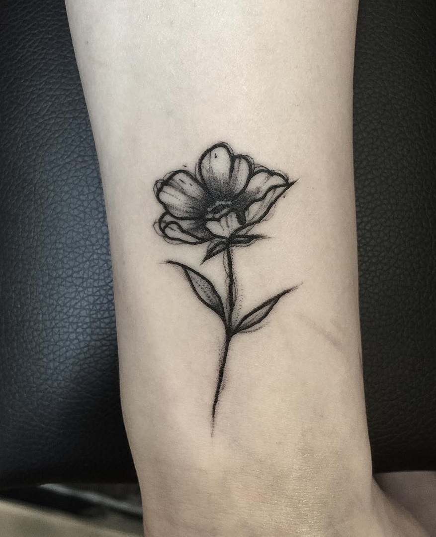 5 Minimalist Small Flower Tattoo Ideas You'll Love