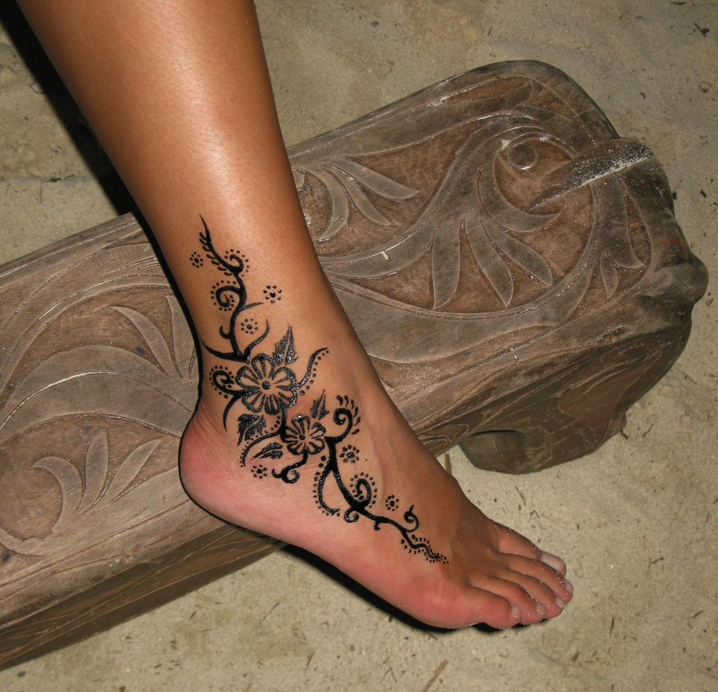 20 Cute Small Ankle Tattoo Ideas for Women