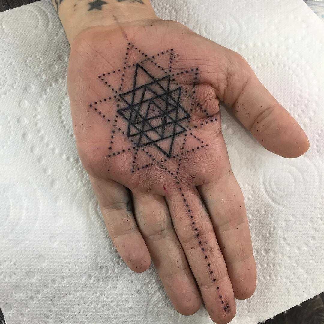 Sri Yantra Tattoo By Bb June Yantra Tattoo Tattoos Pearl Tattoo