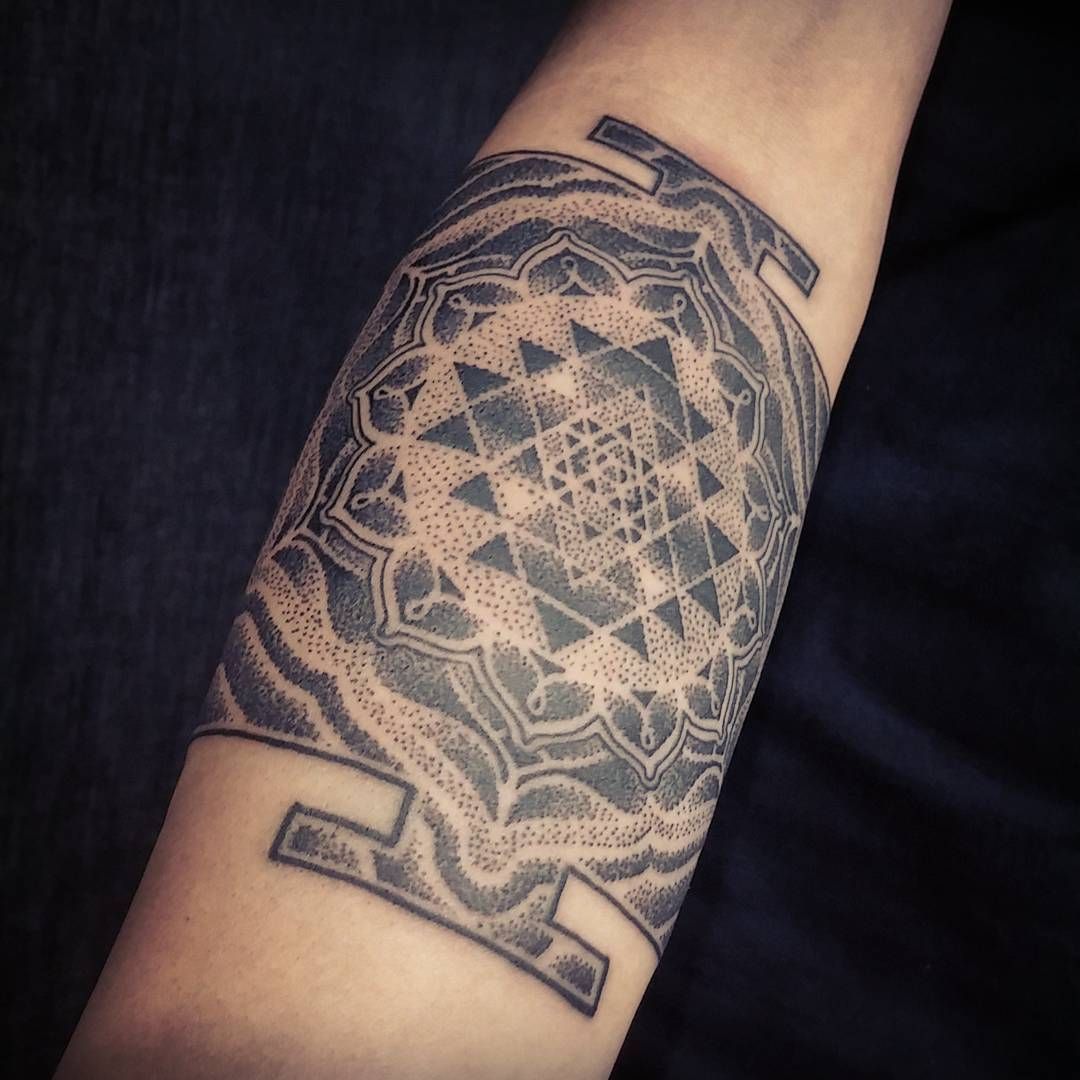 Sri Yantra Tattoo Tattoos Tattooartist Femaletattooartist