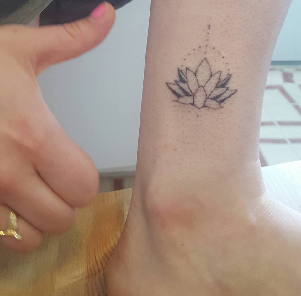 Stick and Poke Tattoo Ideas for Beginners