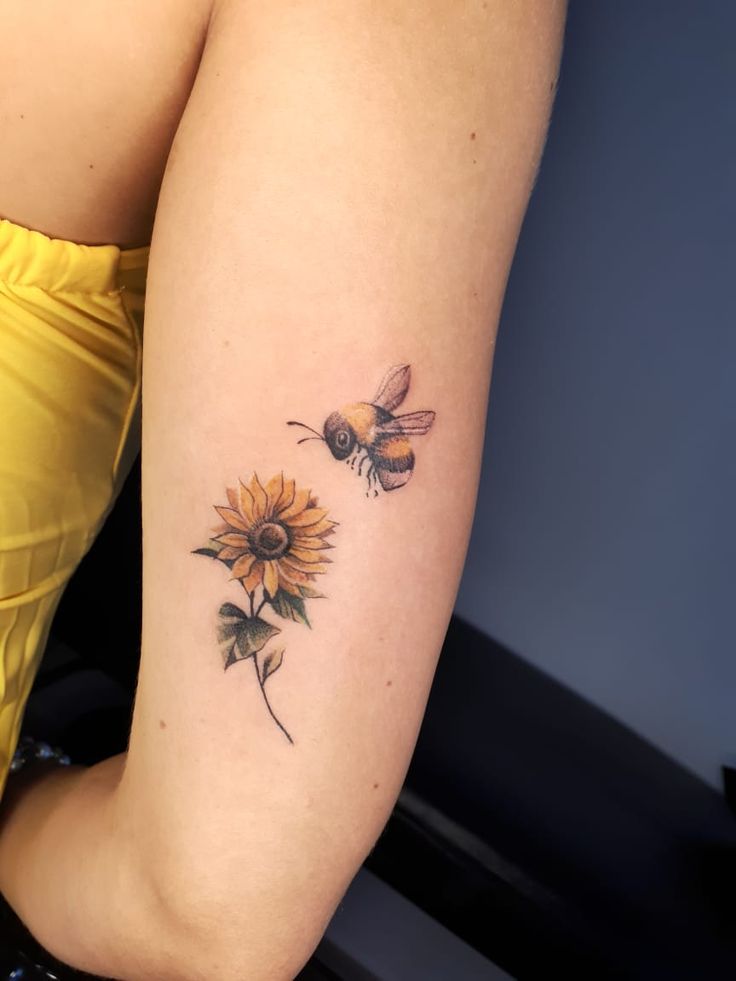 Sunflower And Bee Tattoo Design Contact Ma Bee Tattoo Sunflower Tattoos Floral