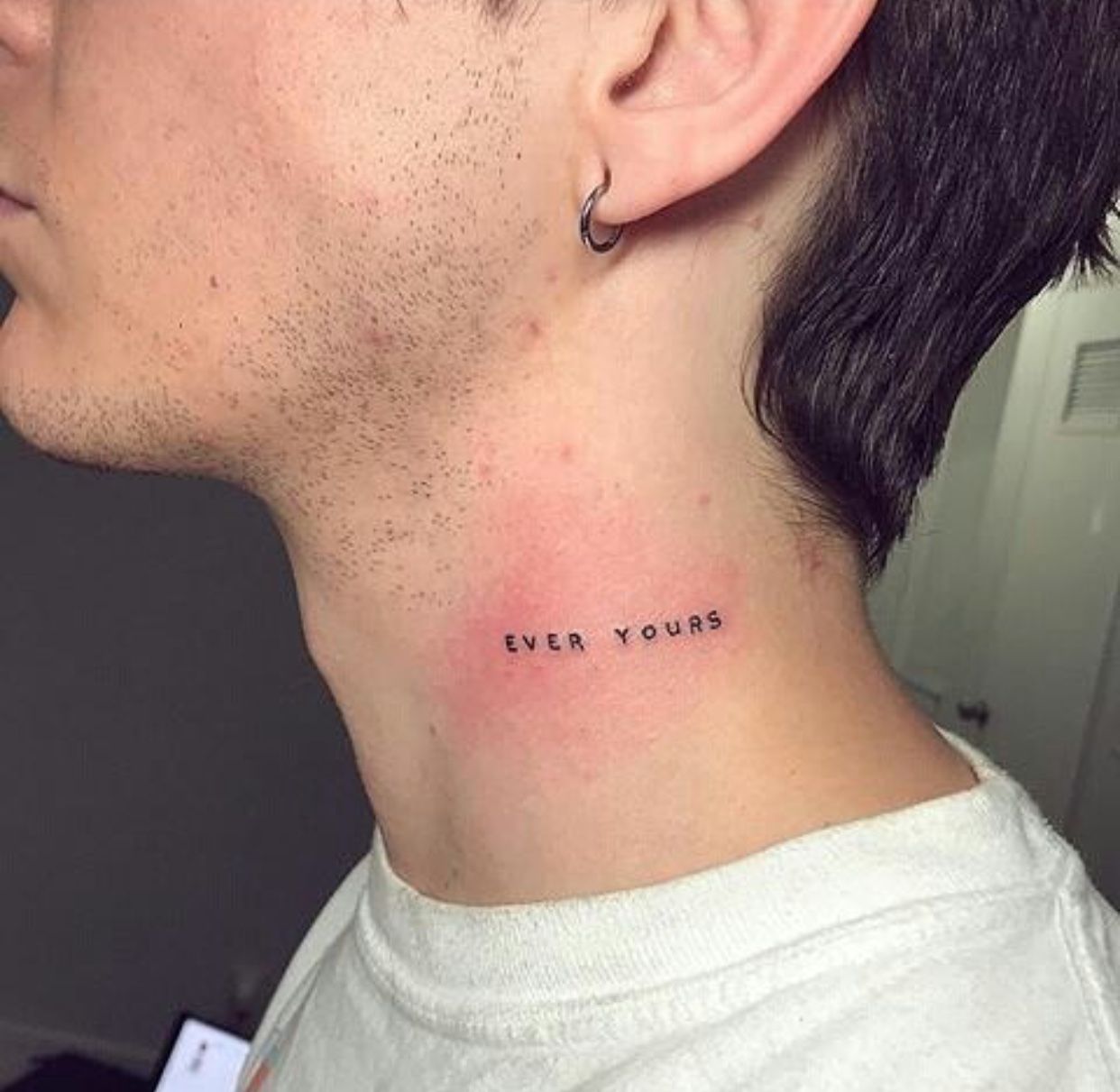 Tatuaje De Letras Cuello Frases