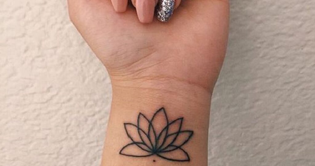 Tatuajes Minimalistas De Flor De Loto Una Muestra De Delicadeza Y Sutileza