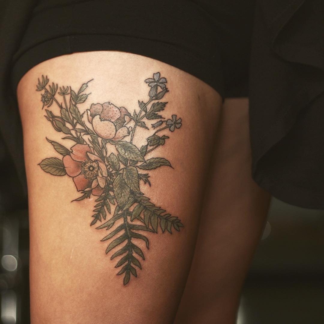 5 Stunning Thigh Tattoo Ideas for Flower Lovers