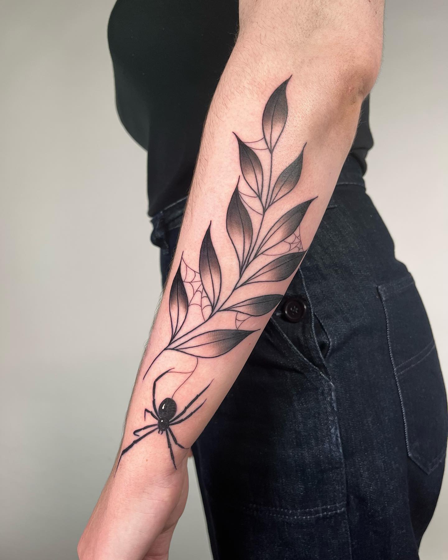 This Leaf Tattoo Is So Gorgeous Green Tattoos Leaf Tattoos Plant