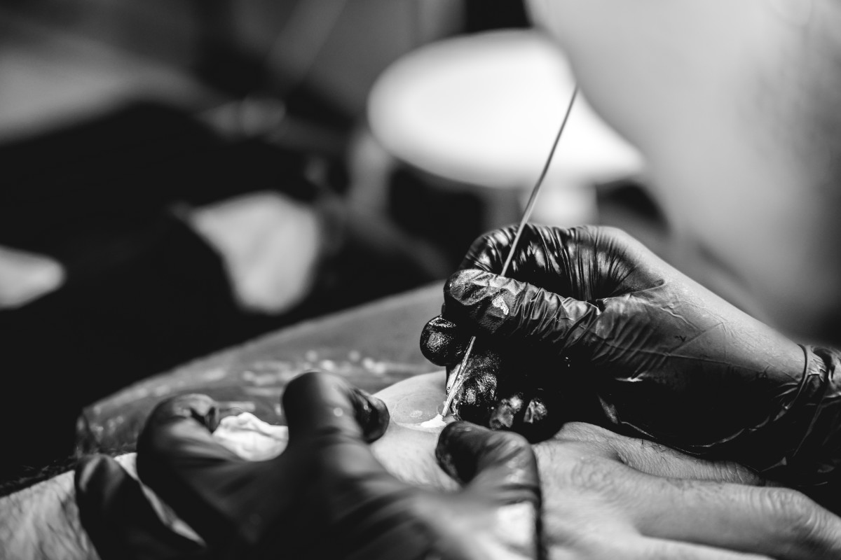 This Tattoo Artist Does A Really Cute Stick And Poke Tattoo On Herself Tatring News