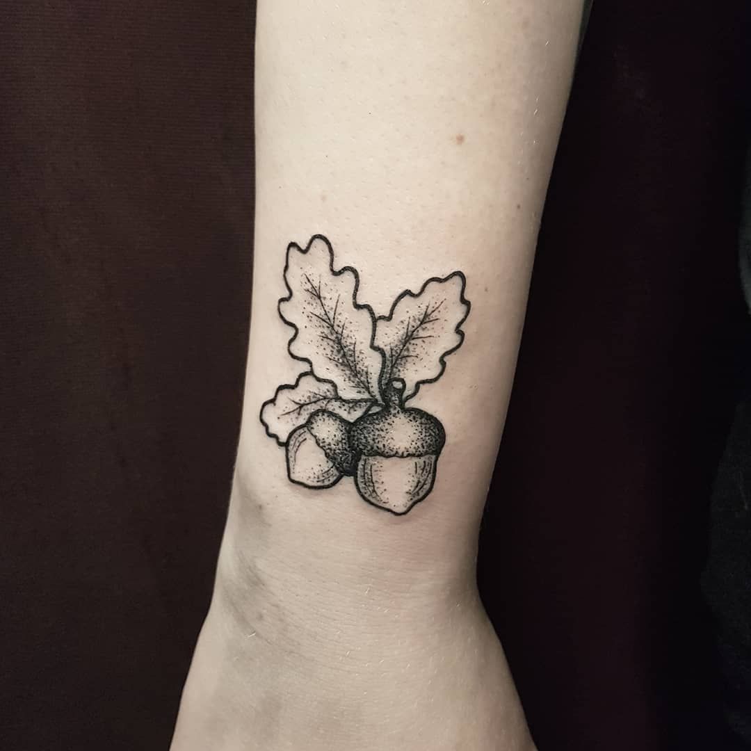 Viivi On Instagram Acorns From My Flash Tattoo Tattoos Acorn