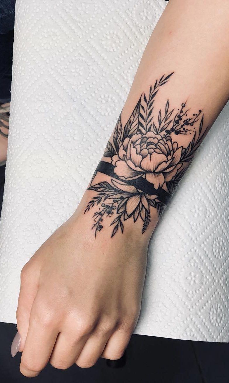 5 Creative Ways to Cover Up Women's Wrist Tattoos